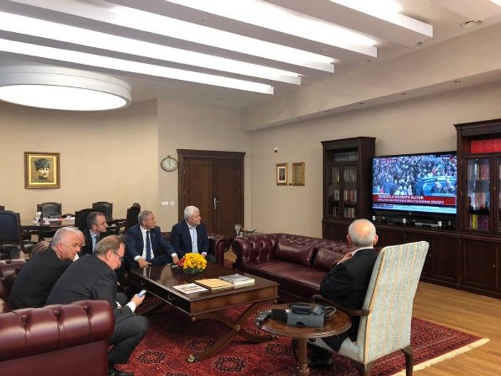Kemal Kılıçdaroğlu Ekrem İmamoğlu'nu televizyondan izledi