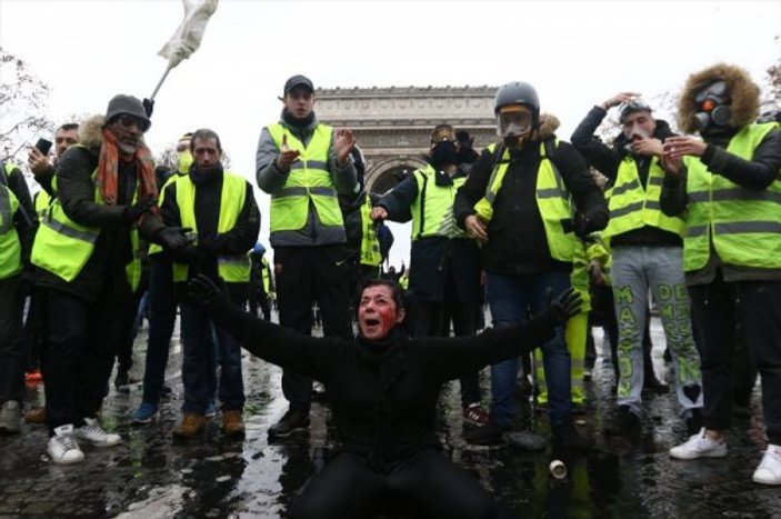 Fransa'da Sarı Yelekliler 5 aydır sokaklarda