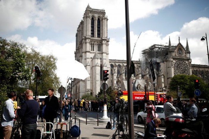Fransa, Notre Dame'ın onarımı için yarışma düzenleyecek