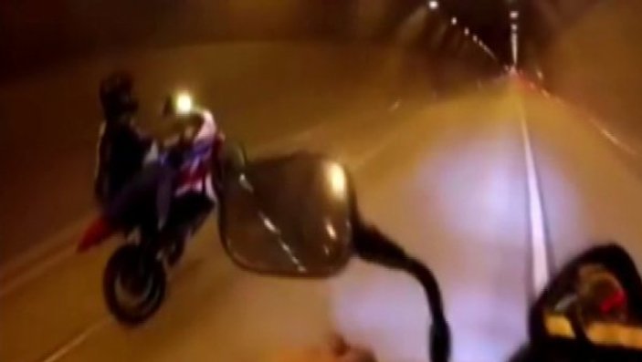 Sevgilisine şov yapan motosikletli maganda yakalandı