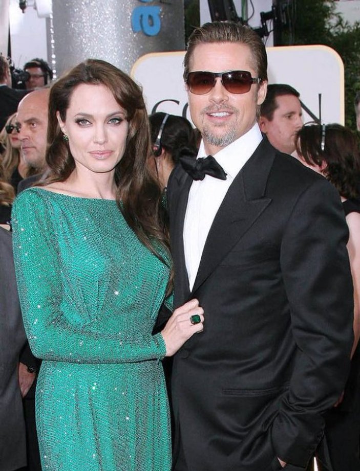 Angelina Jolie resmi olarak soyadını değiştirdi