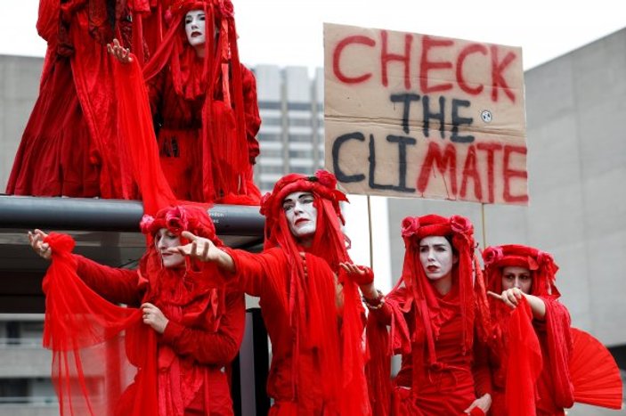 Londra'da iklim protestosu: 209 gözaltı