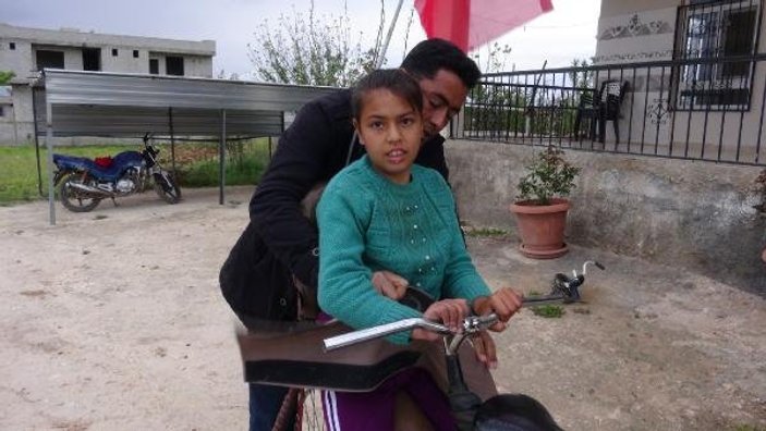 Engelli kızı için tasarım bisiklet yaptı