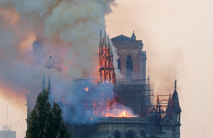 Fransız polisinden Sarı Yelekliler'e Notre Dame yasağı