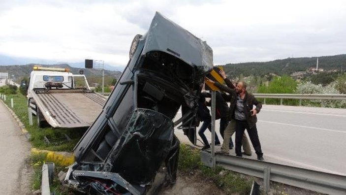 Karabük'te aracı refüje düşen adam kazada ölmediğine üzüldü