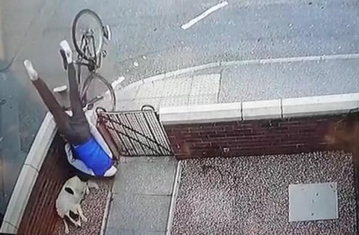 İngiltere'de duvara çarpan bisikletli
