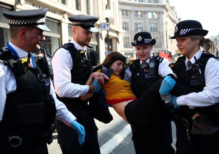 Protestolara karşı İngiliz polisine tam yetki