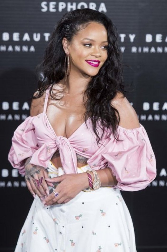 Rihanna: İşkoliğim