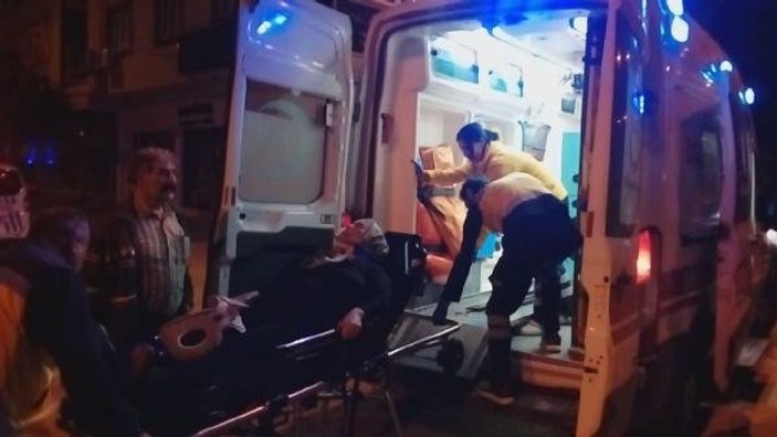 Adana'da iki otomobil çarpıştı: 4 yaralı