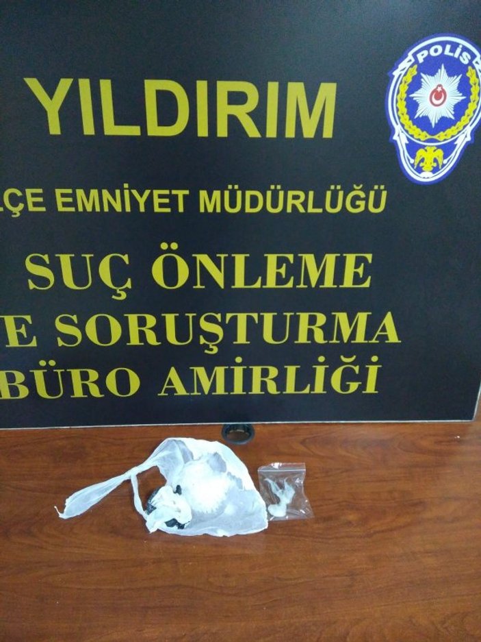 Bursa'da ayakkabısına sakladığı uyuşturucuyla yakalandı
