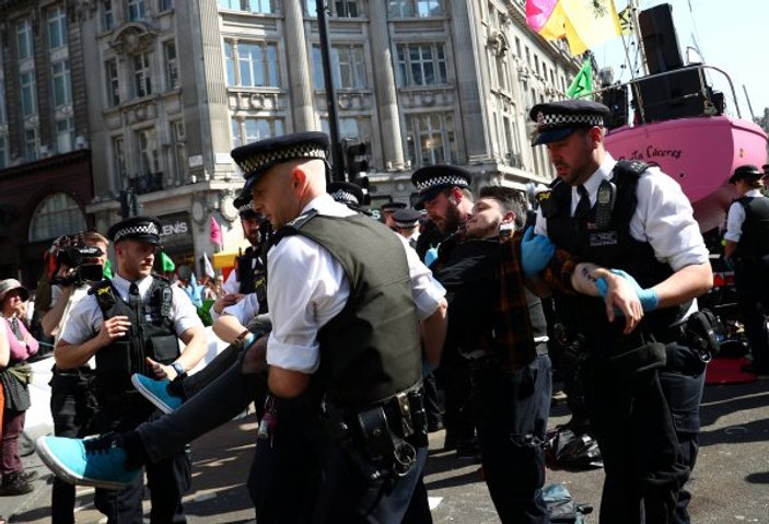 Londra'daki çevreci işgal eyleminde gözaltı 750 oldu