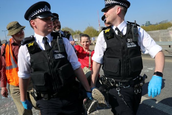 Londra’da protestolarda gözaltı sayısı artıyor