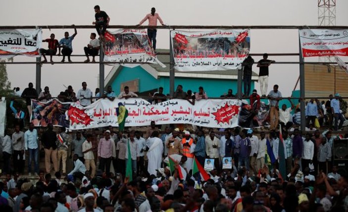 Suudiler Sudan'a 3 milyar dolar gönderecek