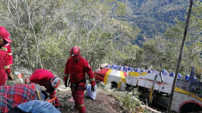 Bolivya'da otobüs uçuruma yuvarlandı: 25 ölü