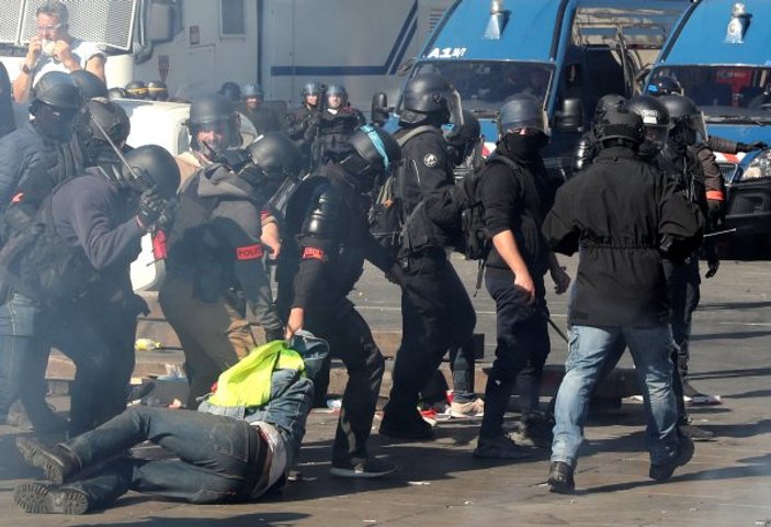 Fransız İçişleri'ne göre polis şiddete başvurmuyor