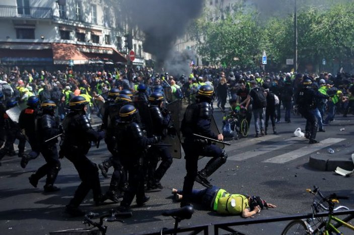 Fransız İçişleri'ne göre polis şiddete başvurmuyor