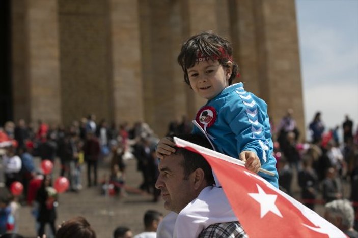 Binlerce kişi Anıtkabir'e akın etti