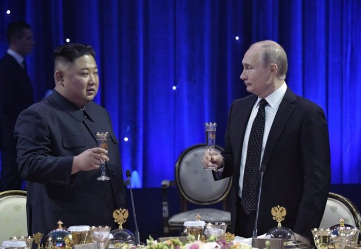 Putin ve Kim'in hediye tercihi kılıç oldu