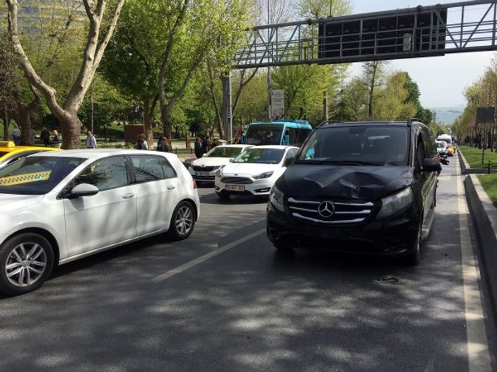 Beşiktaş'ta öğrencilere minibüs çarptı