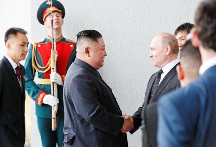 Putin, Kuzey Kore lideri Kim ile bir araya geldi