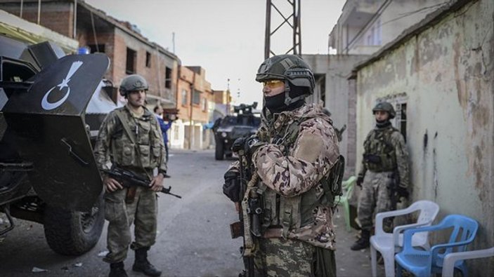 Diyarbakır'da teröristlere yönelik operasyon sürüyor