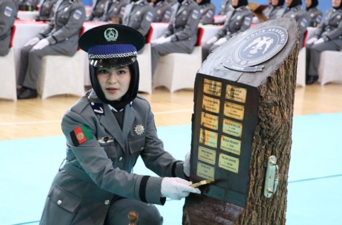 Afgan polisler Sivas'ta mezun oldu