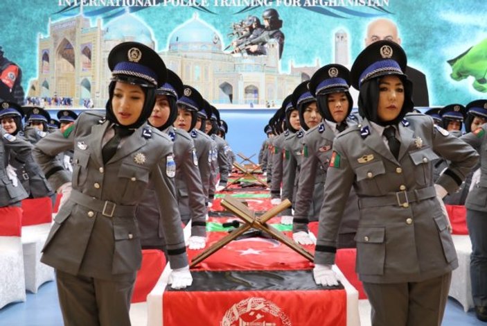 Afgan polisler Sivas'ta mezun oldu