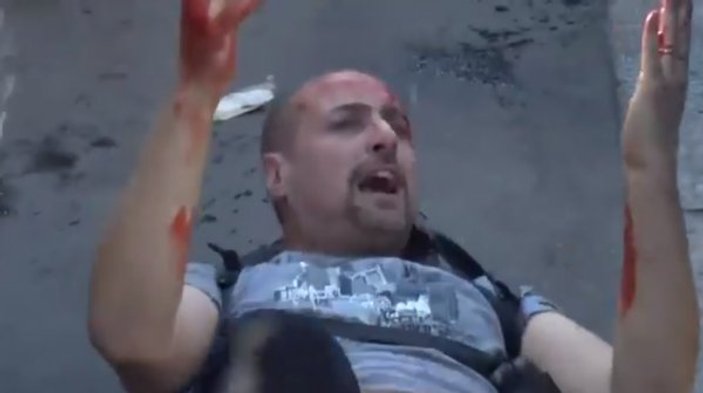 Fransız polisi göstericinin kafasını jopladı