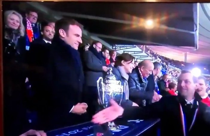Rennes teknik direktörü Macron'un elini sıkmadı