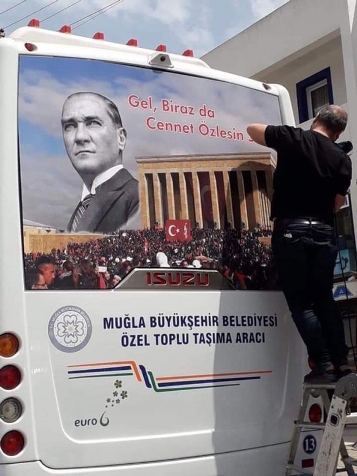 CHP’li belediye Atatürk sevgisini abarttı