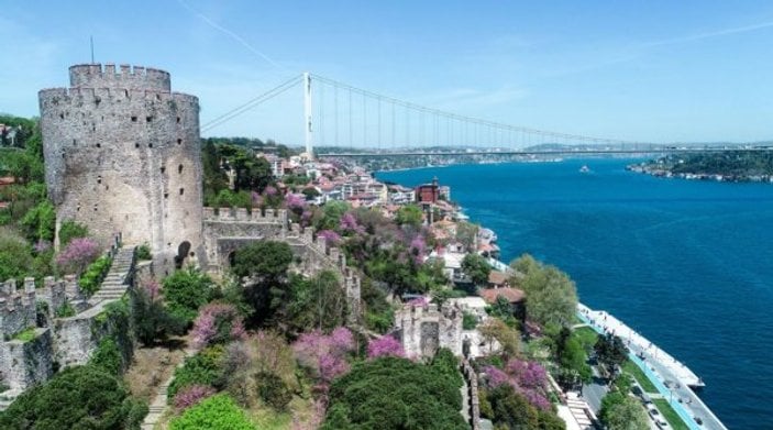 İstanbul'da erguvan zamanı