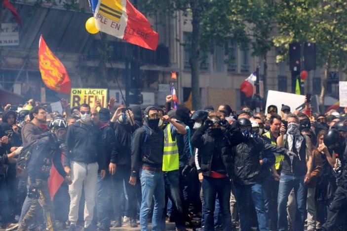 Fransız polisinden 1 Mayıs dayağı