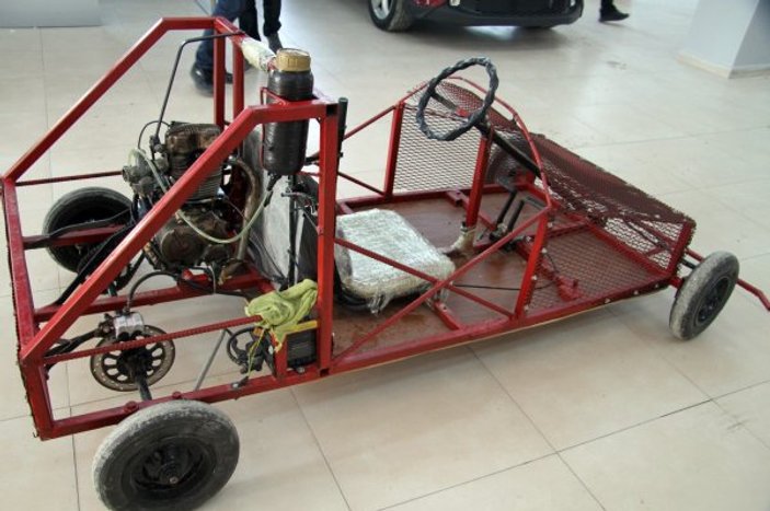 Hatay'da öğrenciler proje ödevleri için motorlu araç üretti