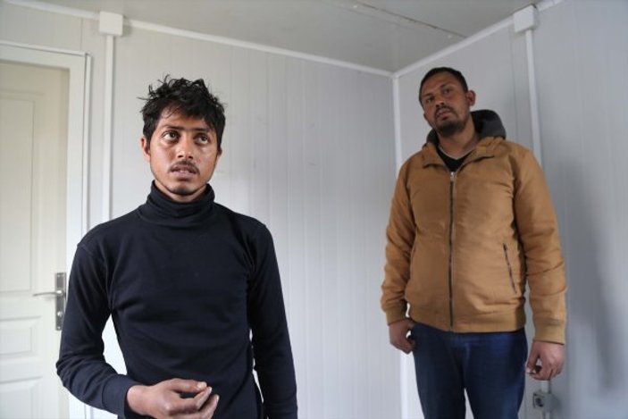 Pakistanlı iki göçmeni dövüp Türkiye'ye attılar