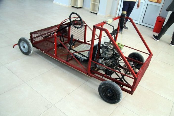 Hatay'da öğrenciler proje ödevleri için motorlu araç üretti