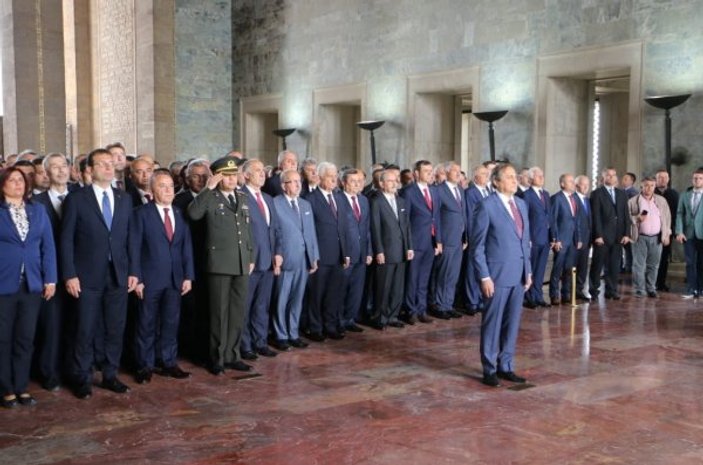CHP'li başkanlar tam kadro Anıtkabir'de