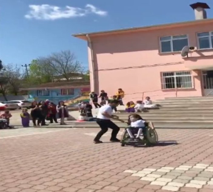 Samsun’da öğretmenin engelli öğrenciyle dansı