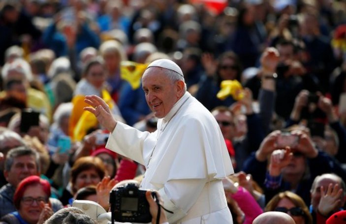 Papa'dan berberlere: Dedikodu yapmayın
