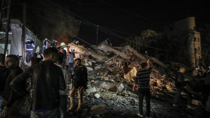 İsrail, Gazze'de AA'nın ofisinin de olduğu binayı vurdu