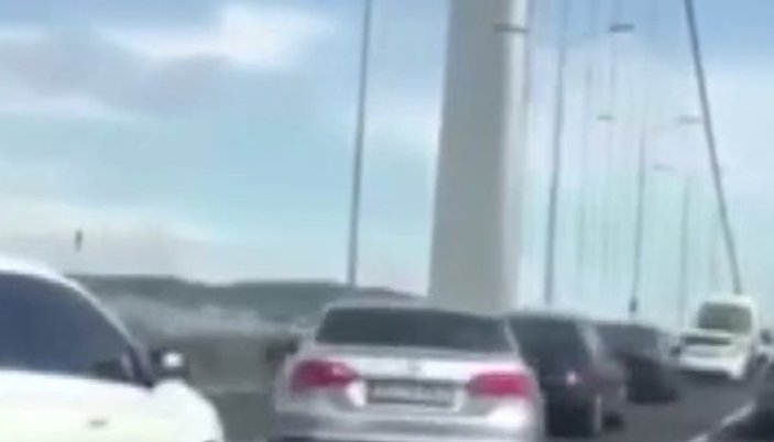 15 Temmuz Şehitler Köprüsü’nde makas atan sürücü kamerada