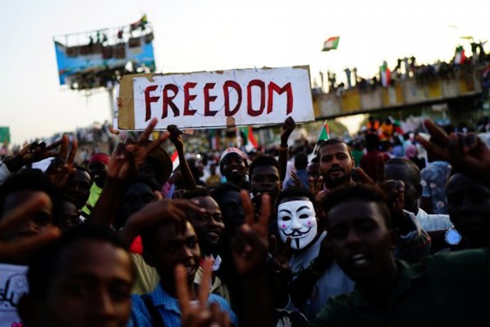 Sudan'da darbeci ordu, yönetimde sivil çoğunluk istemiyor