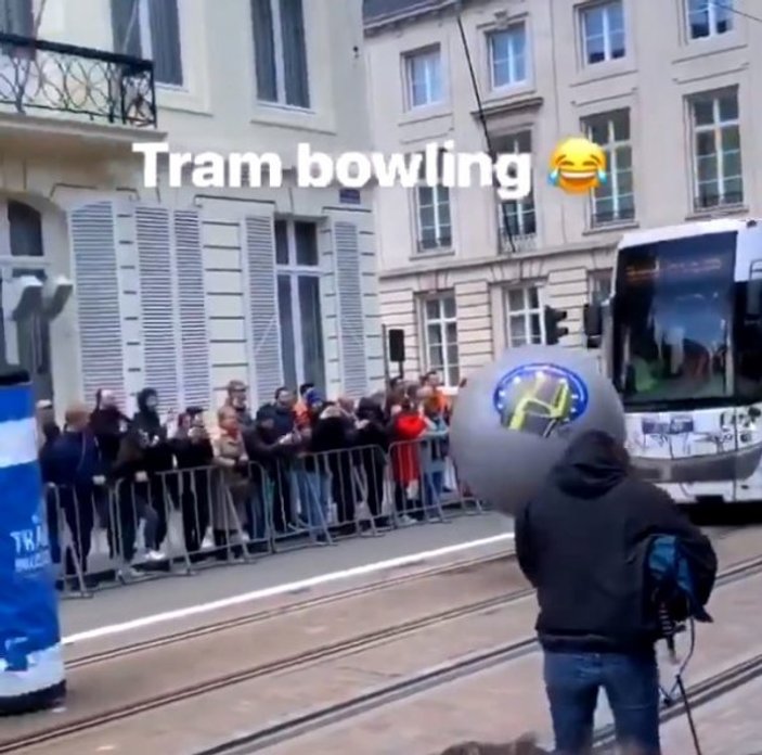 Brüksel'de tramvay ile bowling