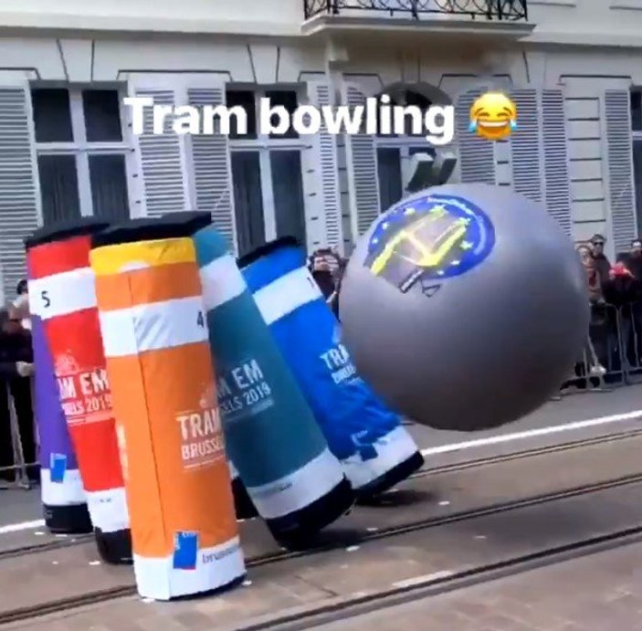 Brüksel'de tramvay ile bowling