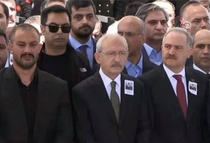 Kılıçdaroğlu şehit Yüzbaşı Özdemir'in törenine gitti
