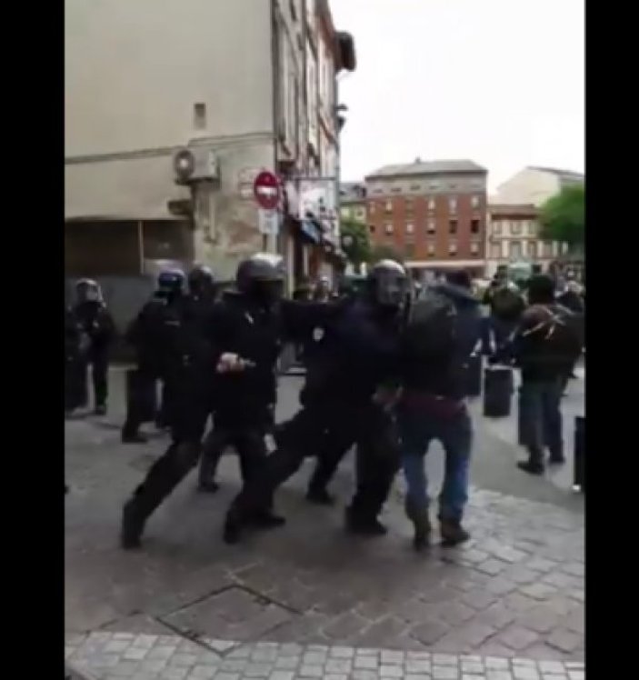 Fransa'da polis şiddeti kamerada