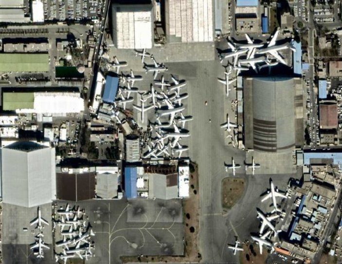 İran’da uçaklar çürümeye terk edildi