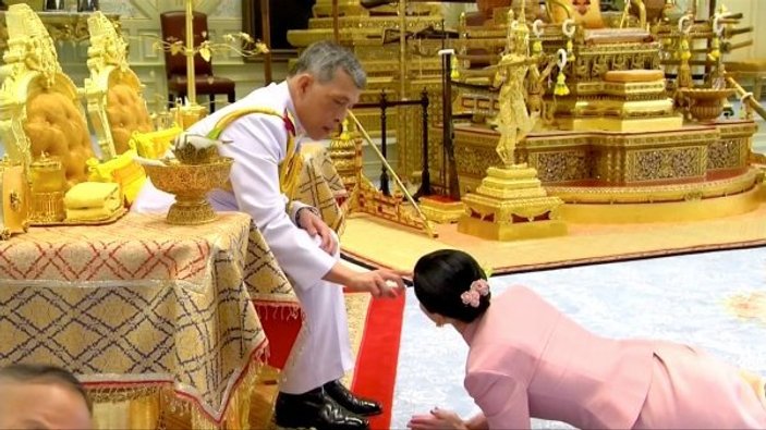 Tayland'da 3 gün süren taç giyme töreni