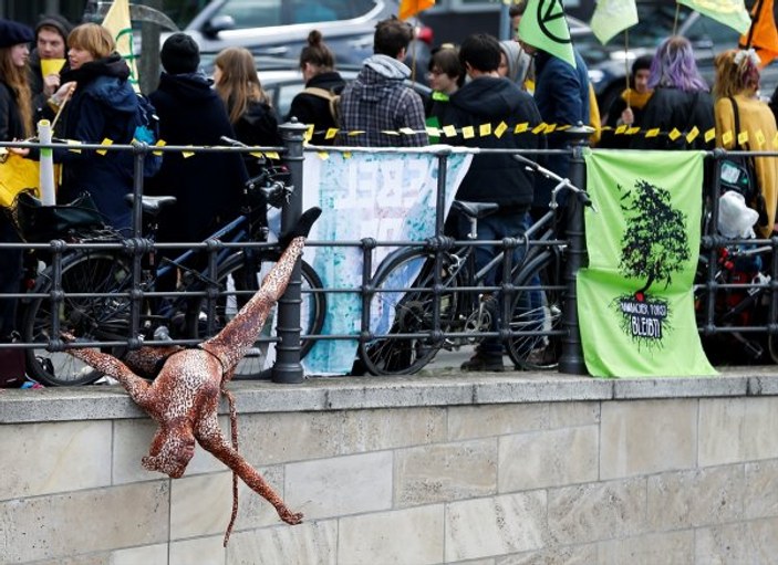 Almanya'da nesli tükenen hayvanlar için protesto