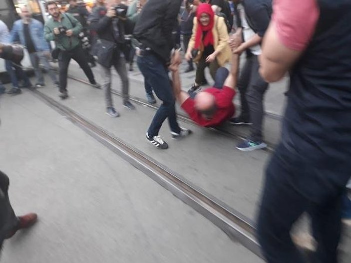 Polis Galatasaray Meydanı'ndaki sofraya izin vermedi