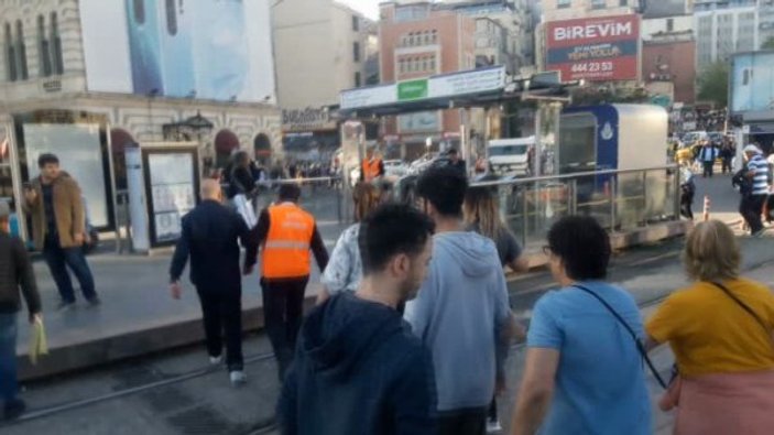 Karaköy’de İspanyol ve Fransız turistlerin tramvay kavgası